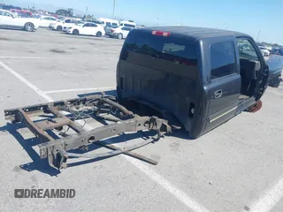 2005 Chevrolet Silverado 1500 LS z VIN 2GCEC13T751224600, wystawiony jako IAAI lot #41806461 z przebiegiem Nie podano mil oraz . Historia ofert i sprzedaży dostępna na DreamBid. Obrazek 4.