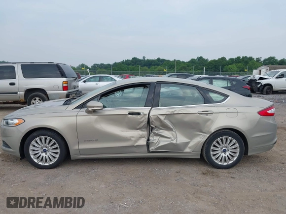 2015 Ford Fusion SE Hybrid с VIN 3FA6P0LU6FR199722, выставлен на аукционе IAAI как лот 42447523 с пробегом 151 769 миль миль и . История ставок и продаж доступна на DreamBid. Изображение 6.