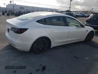 2019 Tesla Model 3 Mid Range with VIN 5YJ3E1EA5KF485116, listed as a Copart auction lot 49289295 with 39,911 mi miles and Salvage Title. Bid and sale history available at DreamBid. Image 3.