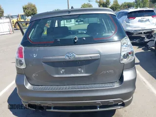 2006 Toyota Matrix STD z VIN 2T1KR30E06C580019, wystawiony jako IAAI lot #42745079 z przebiegiem 224 431 mil mil oraz . Historia ofert i sprzedaży dostępna na DreamBid. Obrazek 6.