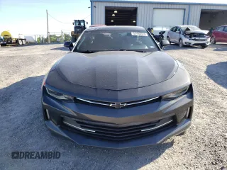 2017 Chevrolet Camaro 1LT z VIN 1G1FB1RS3H0102895, wystawiony jako Copart lot #57480575 z przebiegiem 82 766 mil mil oraz Szkoda całkowita • Salvage title. Historia ofert i sprzedaży dostępna na DreamBid. Obrazek 5.