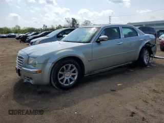2005 Chrysler 300 C z VIN 2C3JA63H25H174455, wystawiony jako Copart lot #57106275 z przebiegiem 115 226 mil mil oraz Szkoda całkowita • Salvage title. Historia ofert i sprzedaży dostępna na DreamBid. Obrazek 1.