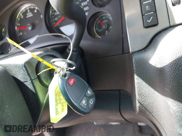 2010 Chevrolet Suburban LS z VIN 1GNUKHE36AR207087, wystawiony jako IAAI lot #41729820 z przebiegiem 266 177 mil mil oraz . Historia ofert i sprzedaży dostępna na DreamBid. Obrazek 11.