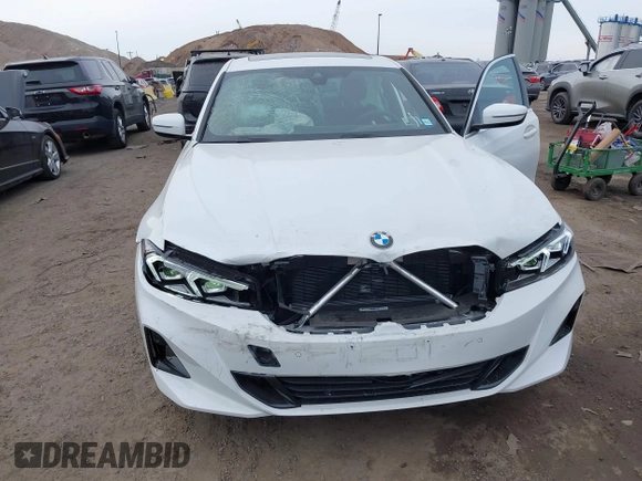 2024 BMW 3 Series 330i xDrive with VIN 3MW89FF04R8E84855, listed as a IAAI auction lot 41318061 with 1,047 mi miles. Bid and sale history available at carsss.com. Image 6.