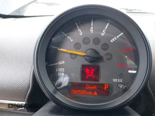 2016 MINI Countryman S z VIN WMWZC3C58GWT08660, wystawiony jako IAAI lot #42407283 z przebiegiem 66 588 mil mil oraz . Historia ofert i sprzedaży dostępna na DreamBid. Obrazek 15.