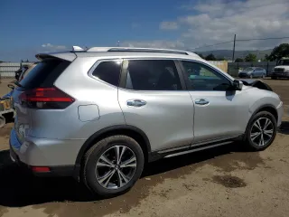 2017 Nissan Rogue SL z VIN 5N1AT2MT3HC885683, wystawiony jako Copart lot #54957275 z przebiegiem 127 879 mil mil oraz Szkoda całkowita • Salvage title. Historia ofert i sprzedaży dostępna na DreamBid. Obrazek 3.