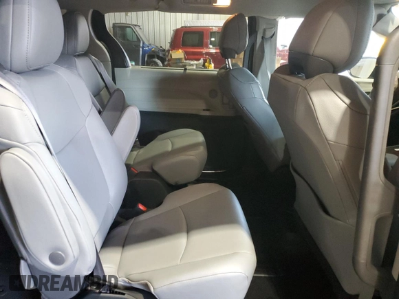 2024 Toyota Sienna XLE with VIN 5TDYSKFC5RS142123, listed as a Copart auction lot 42911995 with 4,003 mi miles and Salvage Title. Bid and sale history available at DreamBid. Image 11.