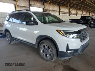 2023 Honda Passport TrailSport z VIN 5FNYF8H68PB000476, wystawiony jako Copart lot #55079045 z przebiegiem 30 543 mil mil oraz Szkody całkowita. Historia ofert i sprzedaży dostępna na DreamBid. Obrazek 4.