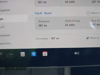 2025 Tesla Model 3 Long Range with VIN 5YJ3E1EA4SF987552, listed as a IAAI auction lot 41959743 with 187 mi miles and . Bid and sale history available at DreamBid. Image 7.