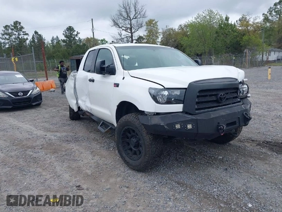 2009 Toyota Tundra 4WD Truck with VIN 5TFBW54119X085037, listed as a IAAI auction lot 41914195 with 211,913 mi miles. Bid and sale history available at carsss.com. Image 1.