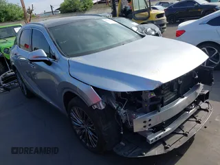 2023 Lexus RX 350h z VIN 2T2BBMCAXPC001473, wystawiony jako IAAI lot #42071525 z przebiegiem 22 620 mil mil oraz . Historia ofert i sprzedaży dostępna na DreamBid. Obrazek 1.