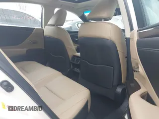 2019 Lexus ES with VIN 58ABZ1B1XKU010853, listed as a IAAI auction lot 42025744 with 42,416 mi miles. Bid and sale history available at carsss.com. Image 8.