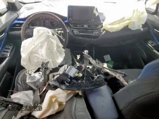 2020 Toyota C-HR LE z VIN NMTKHMBX4LR118586, wystawiony jako Copart lot #59542645 z przebiegiem 67 018 mil mil oraz Szkoda całkowita • Salvage title. Historia ofert i sprzedaży dostępna na DreamBid. Obrazek 8.