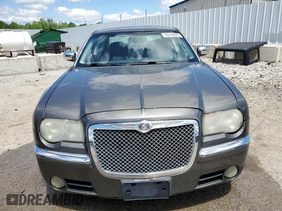 2008 Chrysler 300 C Hemi z VIN 2C3KA63H28H287802, wystawiony jako Copart lot #55748875 z przebiegiem 218 568 mil mil oraz Nie do naprawy • Non repairable. Historia ofert i sprzedaży dostępna na DreamBid. Obrazek 5.