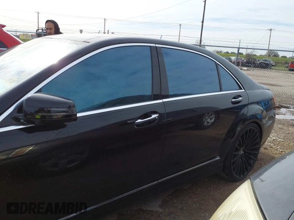 2011 Mercedes-Benz S-Class S 550 with VIN WDDNG7BB4BA389754, listed as a IAAI auction lot 41404074 with 109,209 mi miles. Bid and sale history available at carsss.com. Image 14.