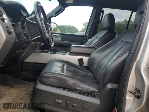2015 Ford Expedition XLT z VIN 1FMJU1HTXFEF03295, wystawiony jako Copart lot #58566285 z przebiegiem 176 352 mil mil oraz Czysty tytuł • Clean title. Historia ofert i sprzedaży dostępna na DreamBid. Obrazek 7.