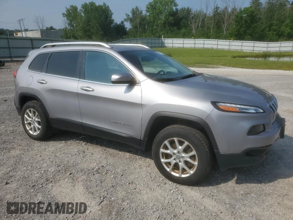 2018 Jeep Cherokee Latitude Plus z VIN 1C4PJMLX6JD500976, wystawiony jako Copart lot #64829185 z przebiegiem 62 491 mil mil oraz Szkoda całkowita • Salvage title. Historia ofert i sprzedaży dostępna na DreamBid. Obrazek 4.