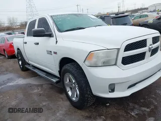 2015 Ram 1500 Express z VIN 1C6RR7KT5FS586308, wystawiony jako IAAI lot #41458063 z przebiegiem 160 492 mil mil oraz . Historia ofert i sprzedaży dostępna na DreamBid. Obrazek 1.