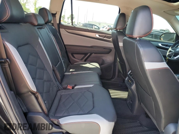 2024 Volkswagen Atlas Peak Edition SE z VIN 1V2CR2CAXRC568110, wystawiony jako Copart lot #48893395 z przebiegiem 10 441 mil mil oraz Nie do naprawy • Non repairable. Historia ofert i sprzedaży dostępna na DreamBid. Obrazek 11.