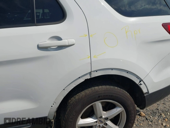 2017 Ford Explorer XLT z VIN 1FM5K8D81HGB28258, wystawiony jako IAAI lot #42613757 z przebiegiem 89 694 mil mil oraz . Historia ofert i sprzedaży dostępna na DreamBid. Obrazek 6.