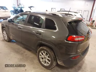 2016 Jeep Cherokee Latitude z VIN 1C4PJMCSXGW147918, wystawiony jako IAAI lot #42173947 z przebiegiem 142 482 mil mil oraz . Historia ofert i sprzedaży dostępna na DreamBid. Obrazek 3.