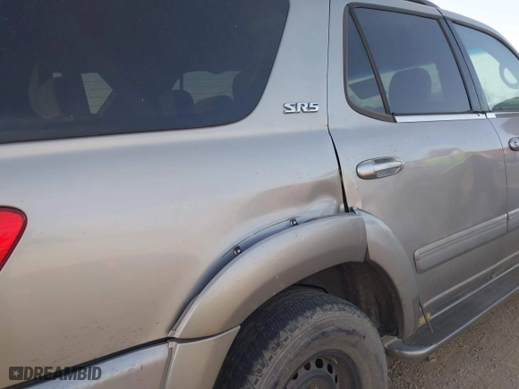 2005 Toyota Sequoia SR5 with VIN 5TDZT34AX5S260090, listed as a IAAI auction lot 41826887 with 231,033 mi miles. Bid and sale history available at carsss.com. Image 6.