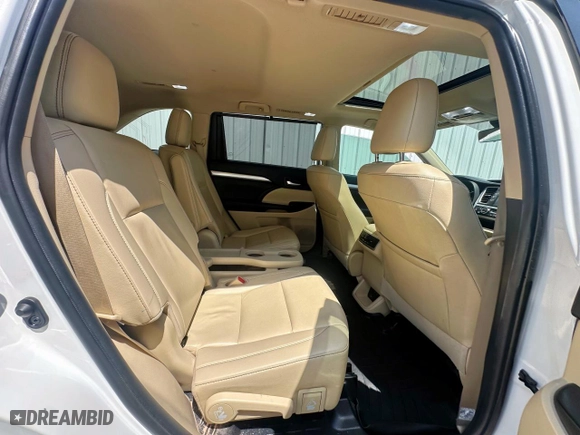2019 Toyota Highlander SE with VIN 5TDKZRFH6KS306667, listed as a Copart auction lot 53402775 with 181,507 mi miles and Clean Title. Bid and sale history available at carsss.com. Image 6.