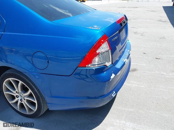 2011 Ford Fusion SE with VIN 3FAHP0HA3BR188260, listed as a IAAI auction lot 42036507 with 185,177 mi miles. Bid and sale history available at carsss.com. Image 14.