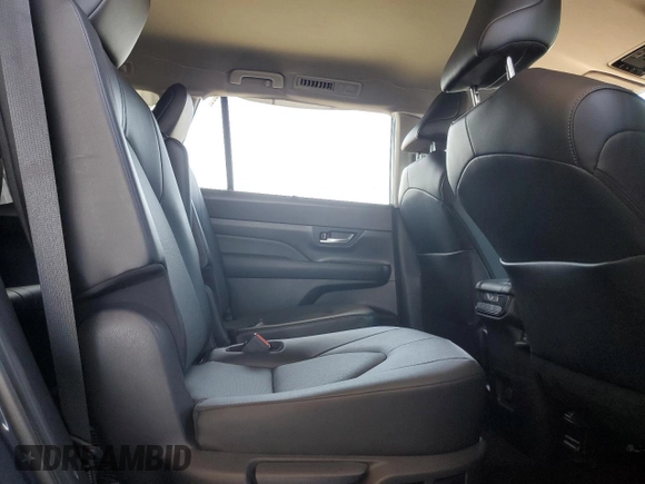 2024 Toyota Highlander XLE with VIN 5TDAAAA58RS013686, listed as a Copart auction lot 52045785 with 11,857 mi miles and Salvage title. Bid and sale history available at DreamBid. Image 12.