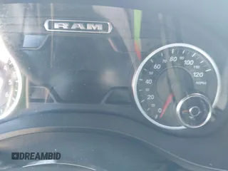 2019 Ram 1500 Big Horn z VIN 1C6RRFFG8KN710927, wystawiony jako IAAI lot #41850421 z przebiegiem 66 007 mil mil oraz . Historia ofert i sprzedaży dostępna na DreamBid. Obrazek 7.