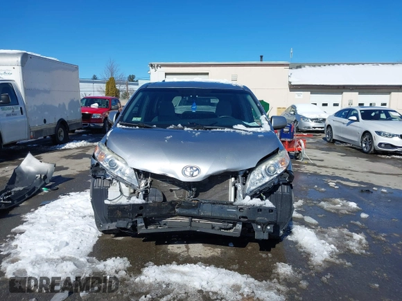 2017 Toyota Sienna LE Auto Access Seat with VIN 5TDKZ3DC1HS858686, listed as a IAAI auction lot 41632546 with 195,088 mi miles. Bid and sale history available at carsss.com. Image 6.