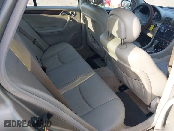 2005 Mercedes-Benz C 240 z VIN WDBRH61J65F567374, wystawiony jako IAAI lot #42477782 z przebiegiem 137 828 mil mil oraz . Historia ofert i sprzedaży dostępna na DreamBid. Obrazek 8.