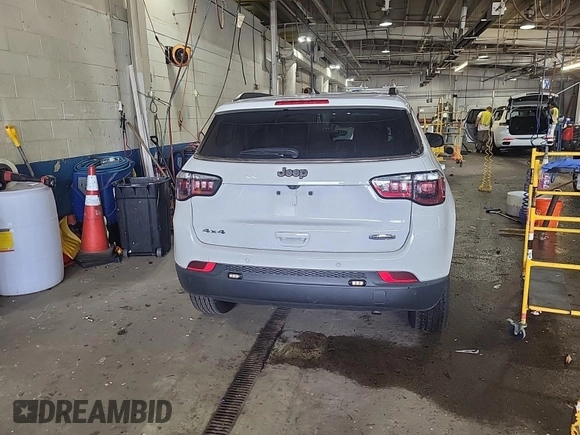 2022 Jeep Compass Latitude with VIN 3C4NJDBB3NT205928, listed as a IAAI auction lot 42832409 with 22,634 mi miles and . Bid and sale history available at DreamBid. Image 7.