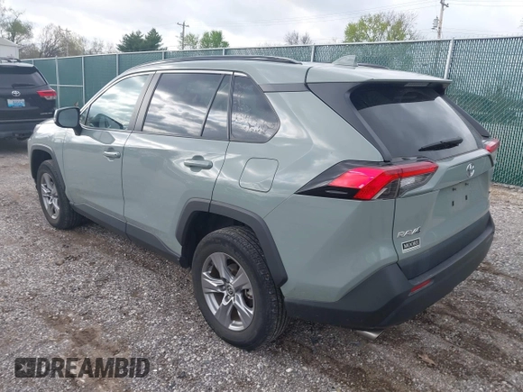 2022 Toyota RAV4 XLE with VIN 2T3P1RFV0NW270223, listed as a IAAI auction lot 41884581 with 20,832 mi miles. Bid and sale history available at carsss.com. Image 3.