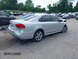 2013 Volkswagen Passat SE z VIN 1VWBP7A38DC123553, wystawiony jako IAAI lot #42341621 z przebiegiem 178 504 mil mil oraz . Historia ofert i sprzedaży dostępna na DreamBid. Obrazek 4.