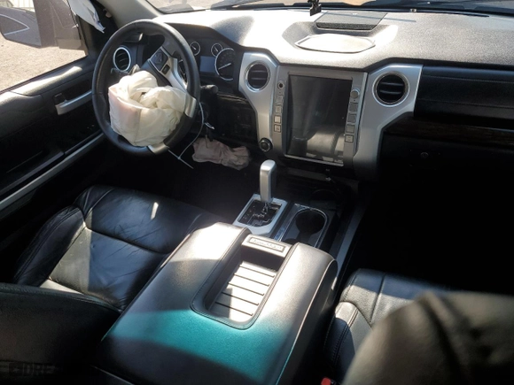 2017 Toyota Tundra 4WD Limited with VIN 5TFHW5F16HX633068, listed as a Copart auction lot 77466144 with 211,588 mi miles and Salvage Title. Bid and sale history available at carsss.com. Image 8.