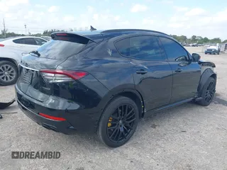 2022 Maserati Levante GT with VIN ZN661XUA3NX402773, listed as a IAAI auction lot 41911976 with 30,719 mi miles. Bid and sale history available at carsss.com. Image 4.
