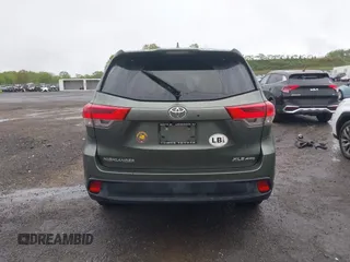 2018 Toyota Highlander SE with VIN 5TDJZRFH1JS867420, listed as a IAAI auction lot 42162279 with 58,504 mi miles and . Bid and sale history available at DreamBid. Image 17.