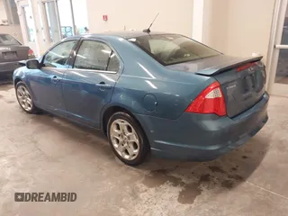 2010 Ford Fusion SE z VIN 3FAHP0HA6AR417044, wystawiony jako IAAI lot #42129980 z przebiegiem 200 595 mil mil oraz . Historia ofert i sprzedaży dostępna na DreamBid. Obrazek 3.
