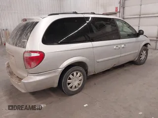 2007 Chrysler Town & Country LWB Touring with VIN 2A4GP54L87R151822, listed as a IAAI auction lot 41214165 with 207,349 mi miles. Bid and sale history available at carsss.com. Image 4.