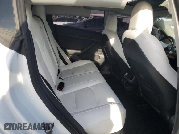 2022 Tesla Model 3 z VIN 5YJ3E1EA5NF360119, wystawiony jako Copart lot #45565655 z przebiegiem 78 088 mil mil oraz Szkoda całkowita • Salvage title. Historia ofert i sprzedaży dostępna na DreamBid. Obrazek 10.