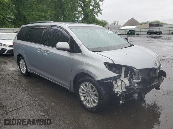 2017 Toyota Sienna XLE Auto Access Seat z VIN 5TDYZ3DC8HS848456, wystawiony jako Copart lot #56531805 z przebiegiem 115 716 mil mil oraz Szkoda całkowita • Salvage title. Historia ofert i sprzedaży dostępna na DreamBid. Obrazek 4.