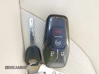 2015 Lincoln MKC z VIN 5LMCJ1A94FUJ13781, wystawiony jako IAAI lot #41761324 z przebiegiem 139 196 mil mil oraz . Historia ofert i sprzedaży dostępna na DreamBid. Obrazek 11.