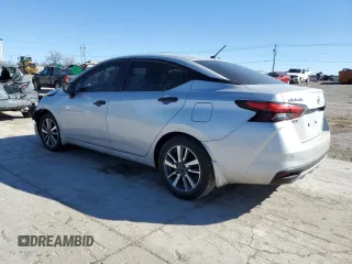 2024 Nissan Versa S z VIN 3N1CN8DV8RL847581, wystawiony jako Copart lot #47555985 z przebiegiem 26 000 mil mil oraz Szkody całkowita. Historia ofert i sprzedaży dostępna na DreamBid. Obrazek 2.
