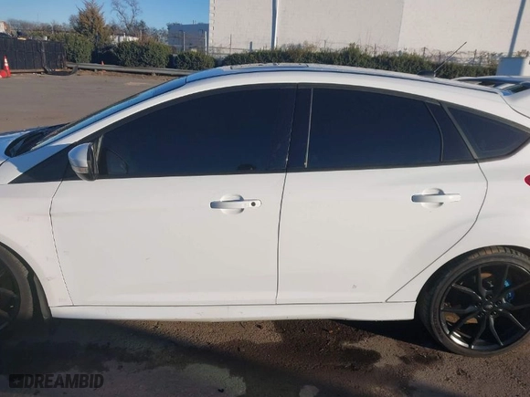 2017 Ford Focus RS with VIN WF0DP3TH8H4120064, listed as a IAAI auction lot 41295085 with NaN miles. Bid and sale history available at carsss.com. Image 15.