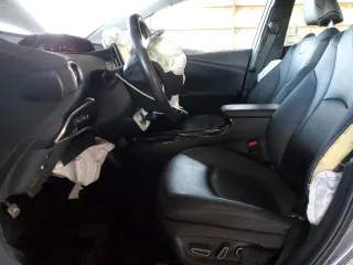 2017 Toyota Prius Plus z VIN JTDKARFP3H3046172, wystawiony jako Copart lot #49325695 z przebiegiem 75 203 mil mil oraz Szkoda całkowita • Salvage title. Historia ofert i sprzedaży dostępna na DreamBid. Obrazek 7.