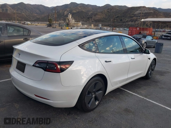 2022 Tesla Model 3 with VIN 5YJ3E1EA9NF375335, listed as a IAAI auction lot 41676024 with 18,836 mi miles. Bid and sale history available at carsss.com. Image 4.