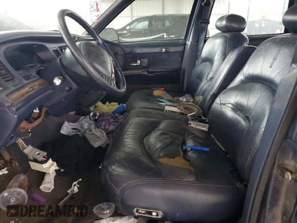1995 Lincoln Town Car Signature z VIN 1LNLM82W0SY744473, wystawiony jako Copart lot #44752735 z przebiegiem Nie podano mil oraz Szkoda całkowita • Salvage title. Historia ofert i sprzedaży dostępna na DreamBid. Obrazek 7.