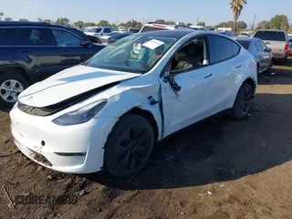 2024 Tesla Model Y Long Range with VIN 7SAYGDEE0RF209847, listed as a IAAI auction lot 41447620 with 7,646 mi miles and . Bid and sale history available at DreamBid. Image 17.