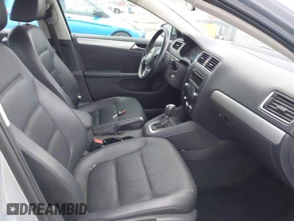 2013 Volkswagen Jetta Sedan SE with VIN 3VWDP7AJ5DM292211, listed as a IAAI auction lot 42129945 with 103,705 mi miles. Bid and sale history available at carsss.com. Image 5.
